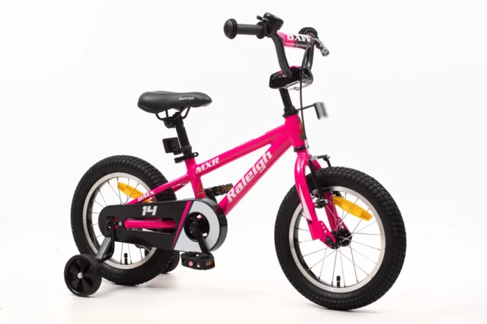 אופני ילדים BMX MXR 14 אינץ' Raleigh בצבע כחול – שלדת אלומיניום קלה, גלגלי עזר לביטחון, בלם רגל אחורי ובלם V קדמי, מתאים לגילאי 3–5 בתל אביב – אופני שחף