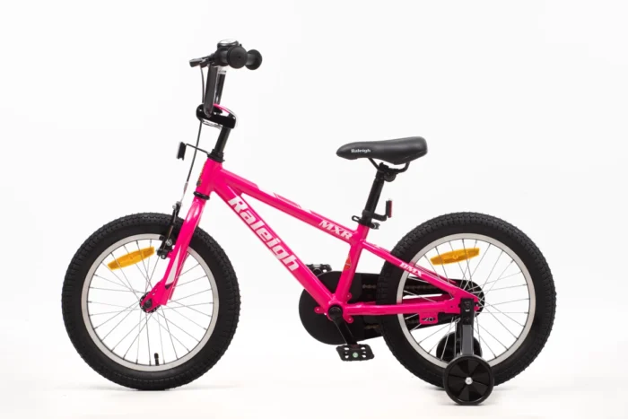 אופני BMX Raleigh MXR 16 אינץ׳ לילדים – שלדת אלומיניום קלה, גלגלי עזר, בלם V קדמי ומעצור רגל אחורי