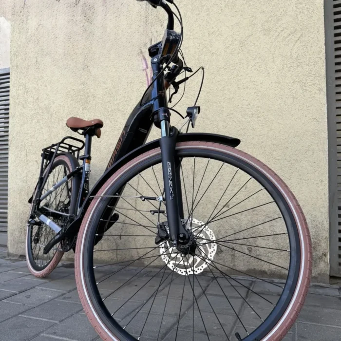 אופני עיר חשמליים Raleigh Mash עם מנוע Shimano וסוללה 504Wh