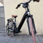 אופני עיר חשמליים Raleigh Mash עם מנוע Shimano וסוללה 504Wh