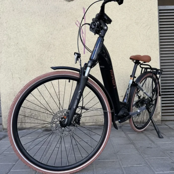 אופני עיר חשמליים Raleigh Mash עם מנוע Shimano וסוללה 504Wh
