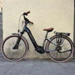 אופני עיר חשמליים Raleigh Mash עם מנוע Shimano וסוללה 504Wh