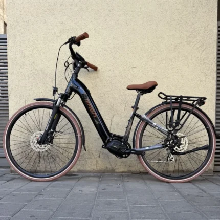 אופני עיר חשמליים Raleigh Mash עם מנוע Shimano וסוללה 504Wh