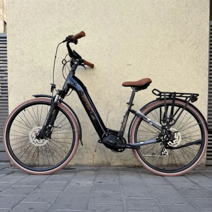 אופני עיר חשמליים Raleigh Mash עם מנוע Shimano וסוללה 504Wh