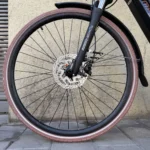 אופני עיר חשמליים Raleigh Mash עם מנוע Shimano וסוללה 504Wh