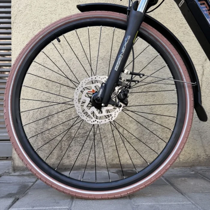 אופני עיר חשמליים Raleigh Mash עם מנוע Shimano וסוללה 504Wh